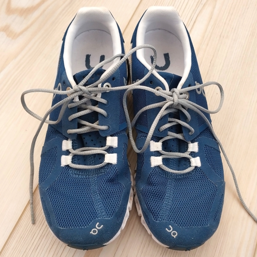 On Cloud Running Trainers